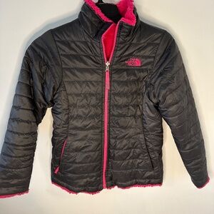 North Face Girls Mossbud Reversible Black Pink jacket Size M 10-12